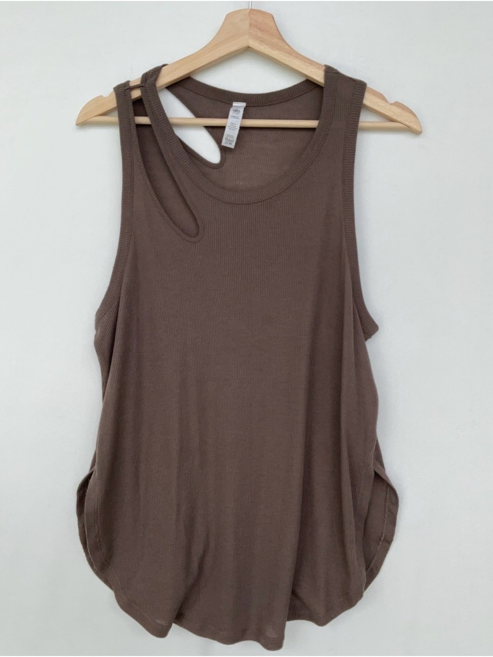 ALO Yoga Rib Cutout Top - Brown